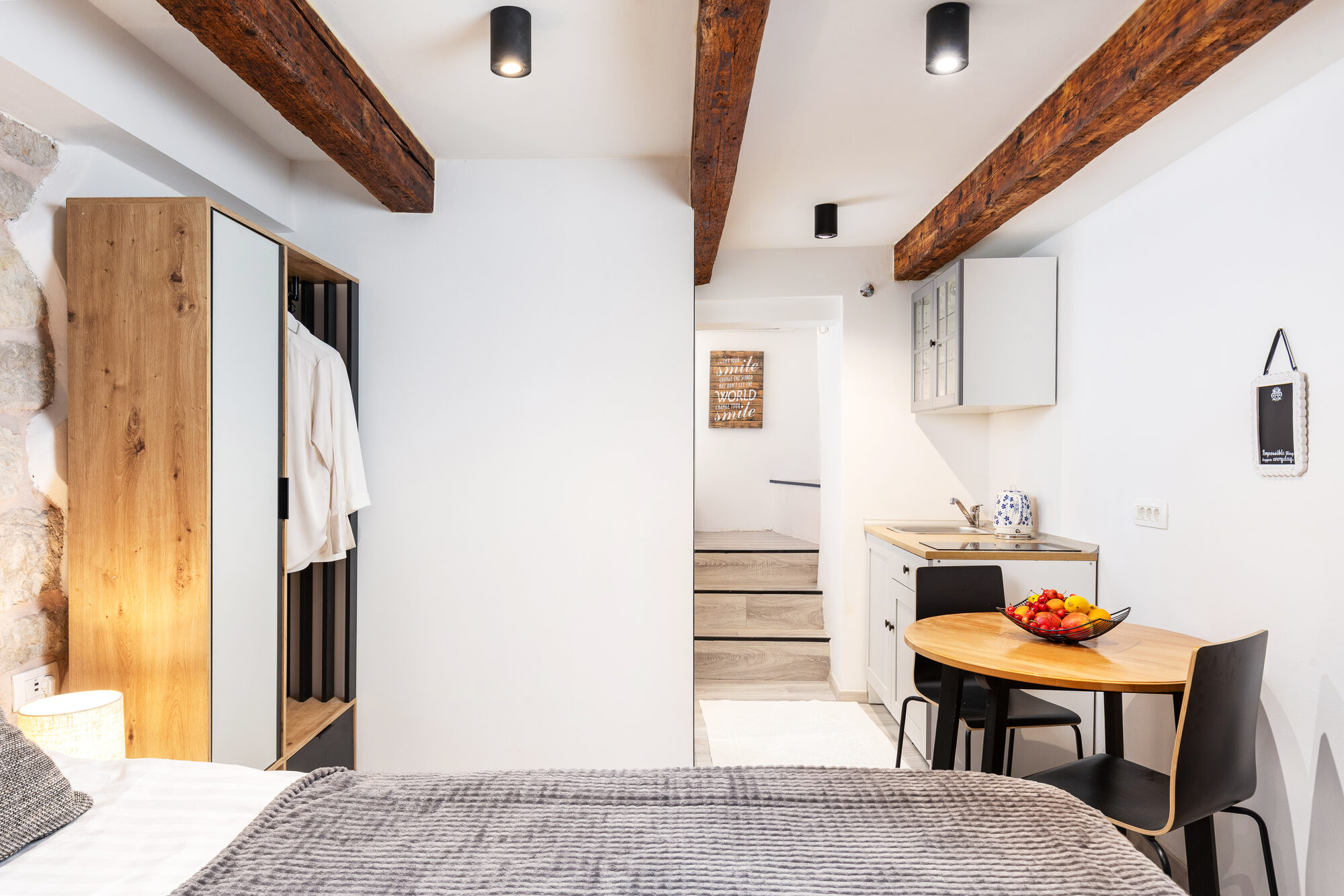 Studio wide shot from bed to kitchenette